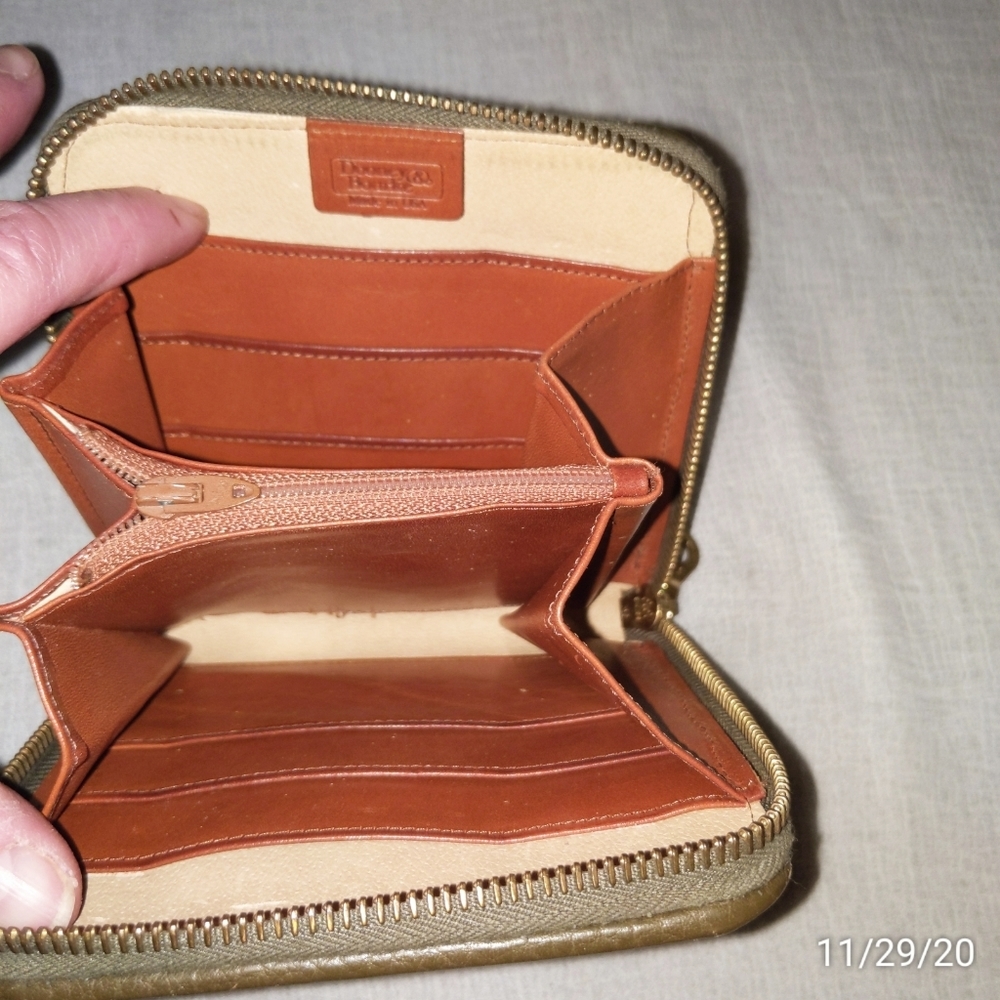 Vtg Dooney & Bourke AWL zip along wallet self trim - Picture 7 of 15